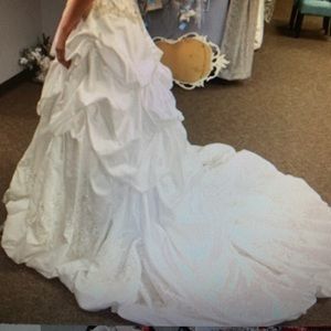 Beautiful wedding gown/dress
